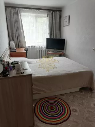 Продаем трех комнатную квартиру в п.Заводском г.Артема 1 этаж с балконом  5 ти этажного дом