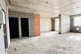 Продаётся просторная 1-комнатная квартира 46 кв. м на 12 этаже 25-этажного монолитно-каркасного дома