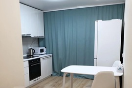 Продаю Двух комнатную квартиру в г.Артем ,район Бабушкина , ул.Кирова 145 а  ,