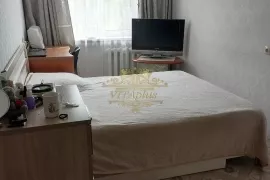 Продаем трех комнатную квартиру в п.Заводском г.Артема 1 этаж с балконом  5 ти этажного дом