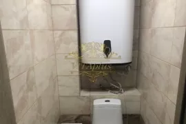 Продаю 2 ух комнатную квартиру ,средний этаж  в г Артеме .